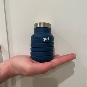 Brand new Que collapsible water bottle